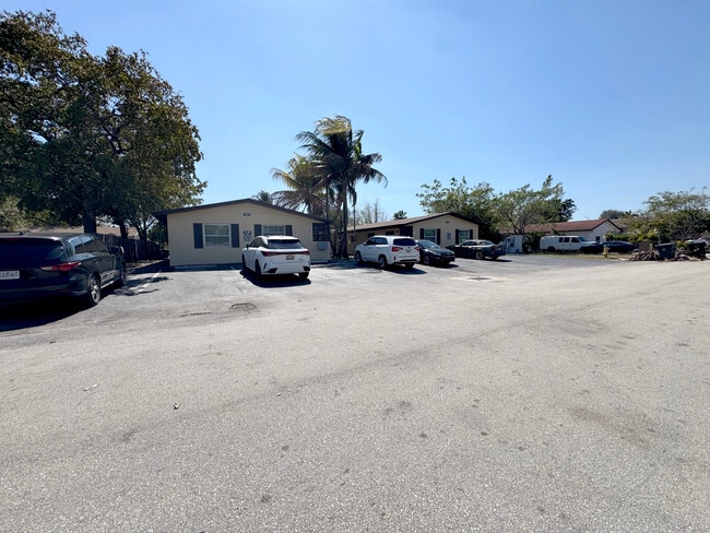 Plus de détails pour 146-148 NW 40th Ct, Fort Lauderdale, FL - Multi-résidentiel à vendre