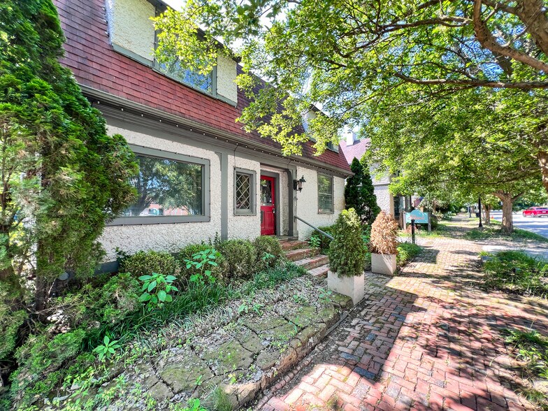 1 Swan St, Asheville, NC à vendre - Photo du bâtiment - Image 2 de 42