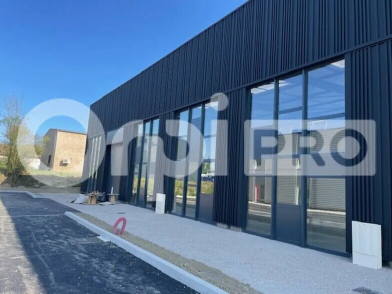 Flex in Trévoux for lease - Building Photo - Image 1 of 9