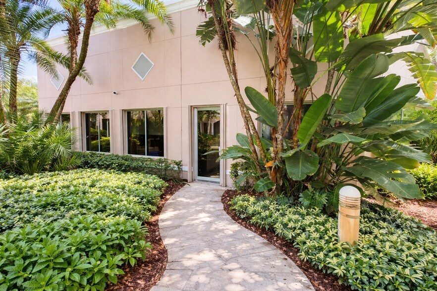 1545 N Park Dr, Weston, FL à louer - Photo du bâtiment - Image 2 de 27