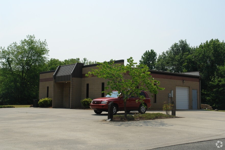 3101 Westinghouse Blvd, Charlotte, NC for sale - Building Photo - Image 3 of 26