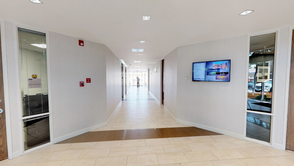 1112 E Copeland Rd, Arlington, TX à louer - Numérisation 3D de Matterport - Image 2 de 14