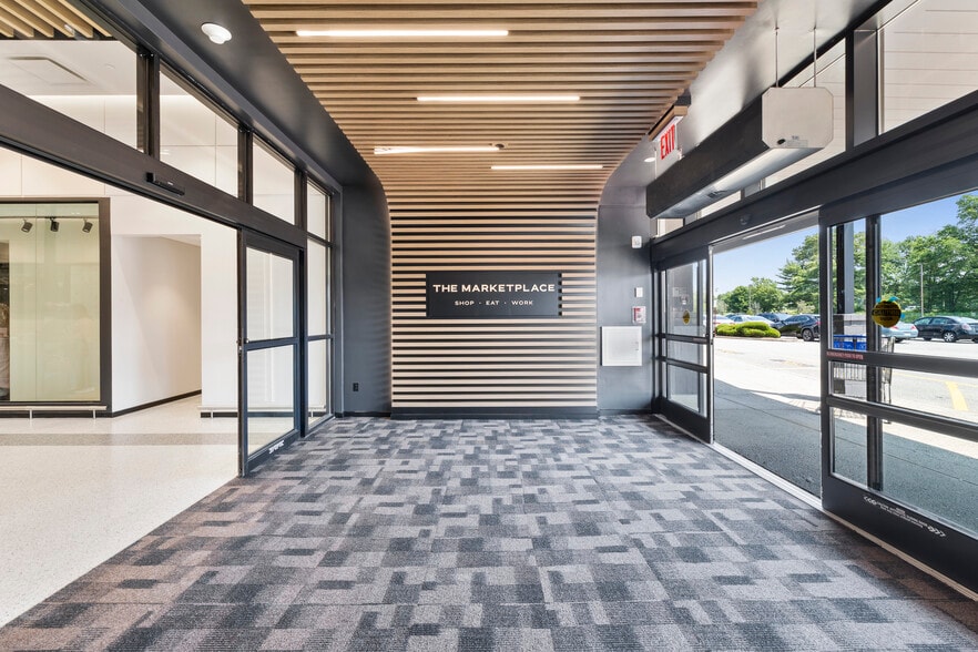 1-170 Spring Valley Market Pl, Spring Valley, NY for lease - Interior Photo - Image 2 of 30