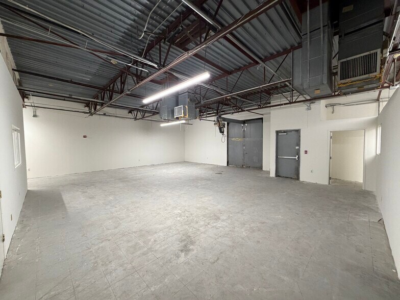 11025 Valley Blvd, El Monte, CA à louer - Photo du bâtiment - Image 3 de 12