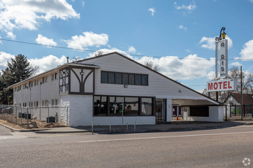 8282 E Colfax Ave, Denver, CO à vendre - Photo principale - Image 1 de 1