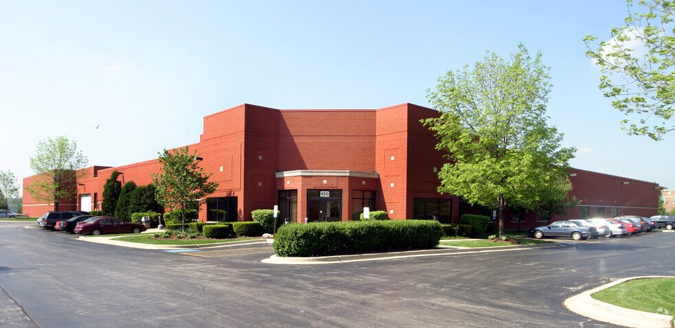 620 Lakeview Pky, Vernon Hills, IL for lease - Building Photo - Image 1 of 3