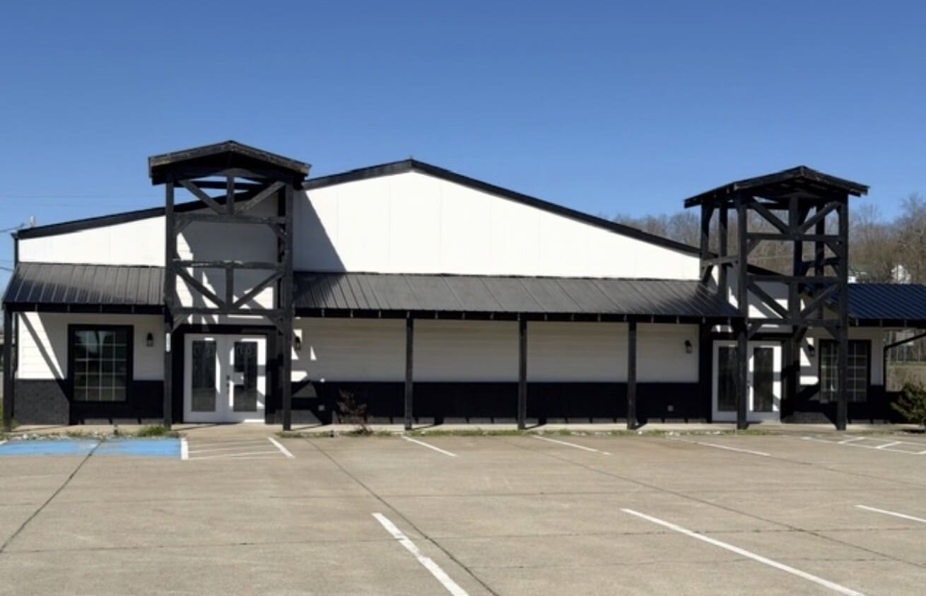 201 Willow Ave, Waverly, TN for sale Primary Photo- Image 1 of 9