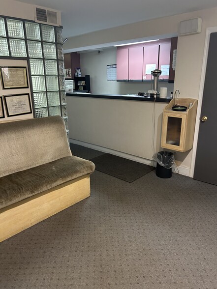 430 79th St, Brooklyn, NY for lease - Interior Photo - Image 1 of 8