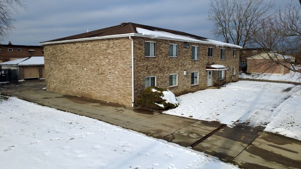 5790 Lee Rd S, Maple Heights, OH for sale - Building Photo - Image 2 of 5