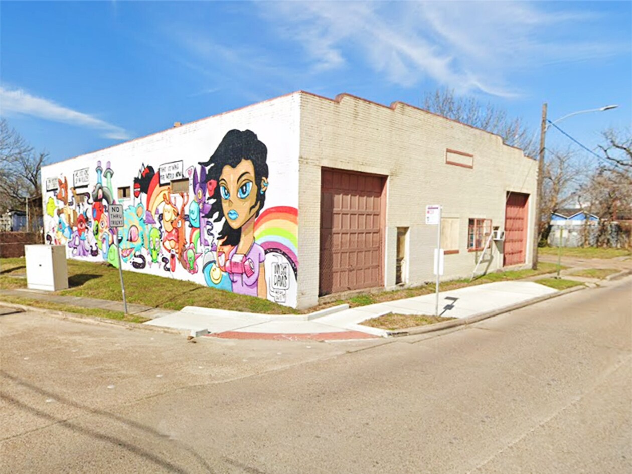 215 Lockwood Dr, Houston, TX à vendre Photo du bâtiment- Image 1 de 9
