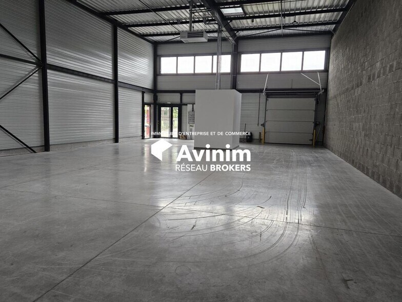 Flex in Dijon for lease - Interior Photo - Image 1 of 5
