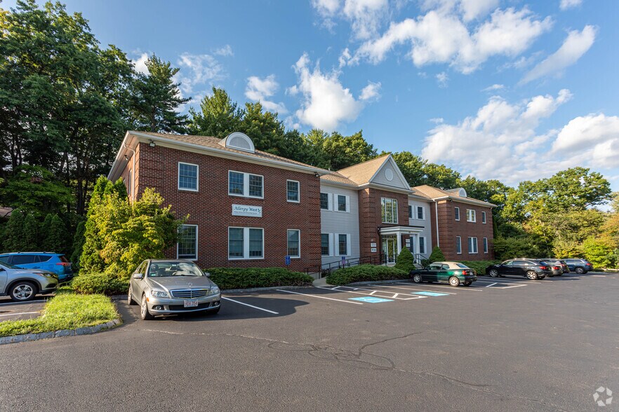 68 Tadmuck Rd, Westford, MA for lease - Building Photo - Image 1 of 8