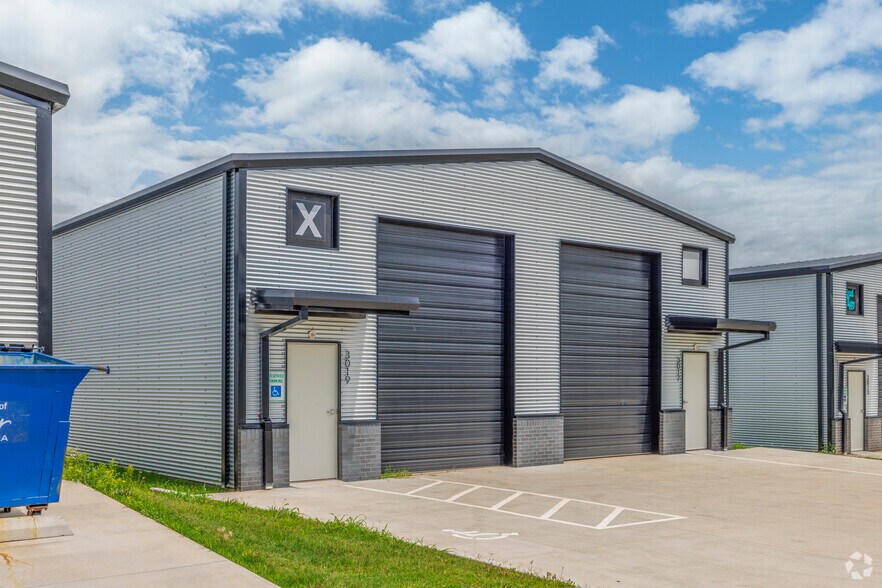 3017-3019 N Park Dr, Stillwater, OK for sale - Primary Photo - Image 1 of 5