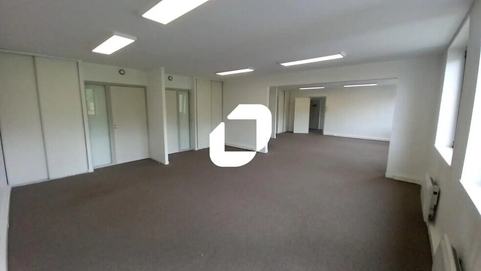 Bureau dans VILLENEUVE-D'ASCQ à louer - Photo du bâtiment - Image 3 de 11