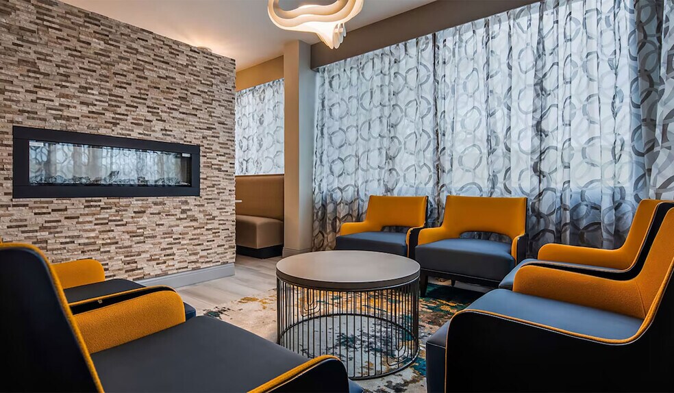 604 1/2 Iaa Dr, Bloomington, IL à vendre - Photo du bâtiment - Image 2 de 15