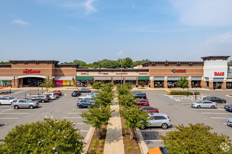 510-550 E Market St, Leesburg, VA à louer - Photo du bâtiment - Image 3 de 10