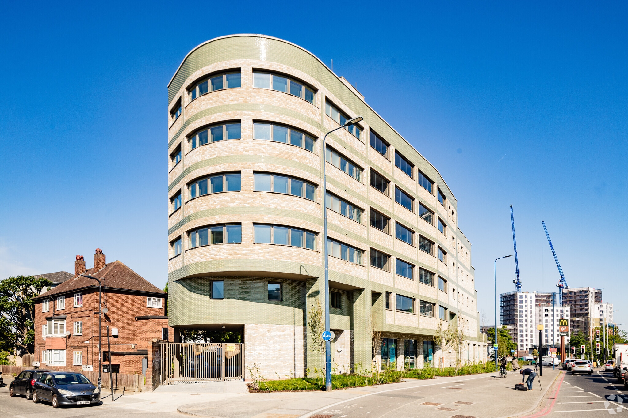 Rosebank Way, London for lease Primary Photo- Image 1 of 3