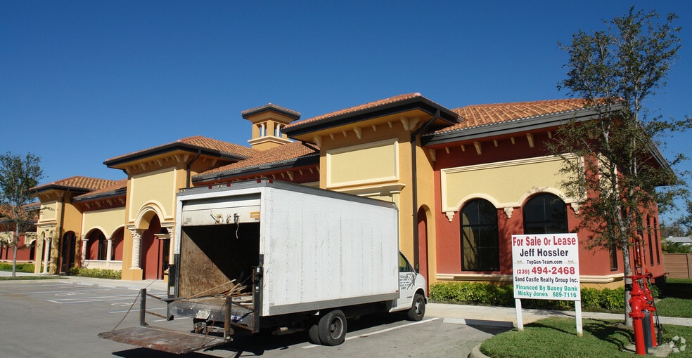 13440 Parker Commons Blvd, Fort Myers, FL à louer - Photo du bâtiment - Image 3 de 17