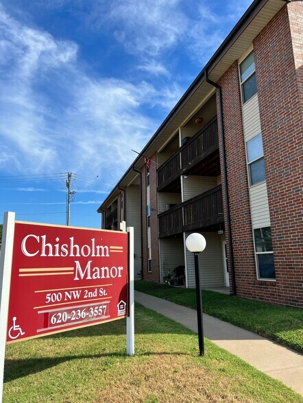 500 NW 2nd St, Abilene, KS for sale - Primary Photo - Image 1 of 14