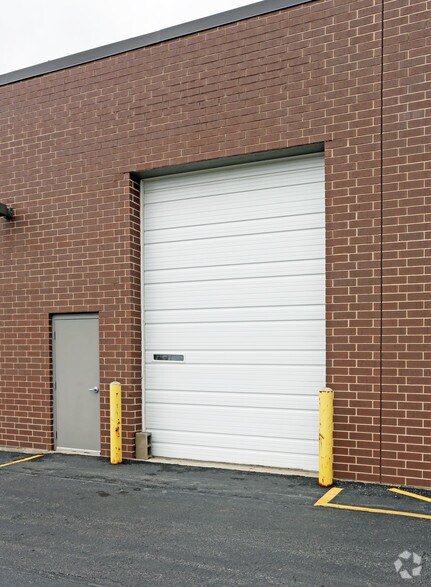 545-549 W Lake St, Elmhurst, IL à louer - Photo du bâtiment - Image 3 de 11