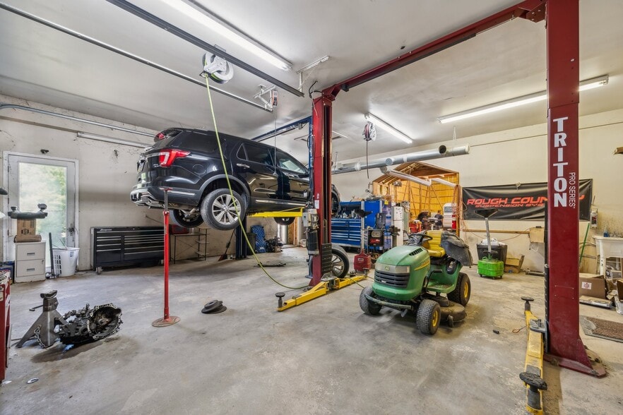 1856 Buckley Hall Rd, Cobbs Creek, VA à vendre - Photo intérieure - Image 3 de 35