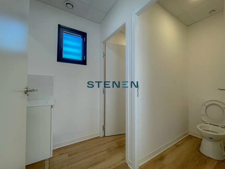 Bureau dans Venelles à louer - Photo du bâtiment - Image 3 de 7