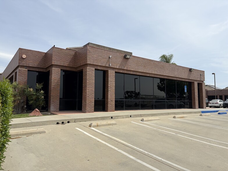 901 S State St, Hemet, CA for lease - Building Photo - Image 2 of 9