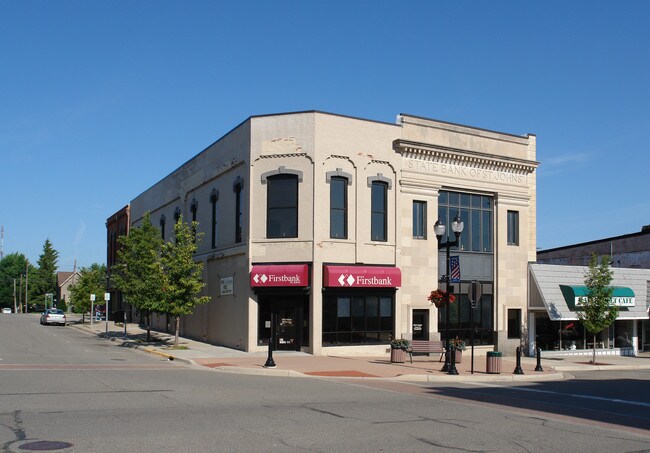 Plus de détails pour 201 N Clinton Ave, Saint Johns, MI - Commerce de détail à louer