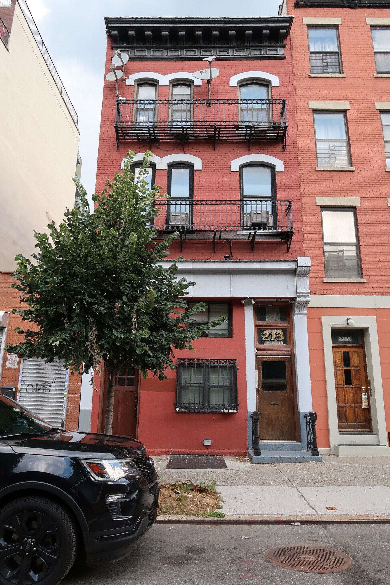 213 E 120th St, New York, NY à vendre Photo du bâtiment- Image 1 de 26