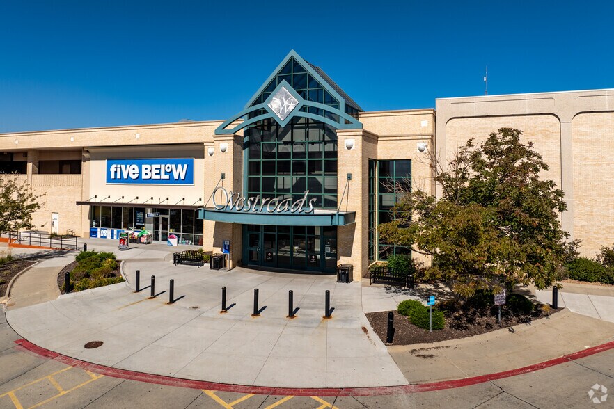 10000 California St, Omaha, NE à louer - Photo du bâtiment - Image 1 de 3