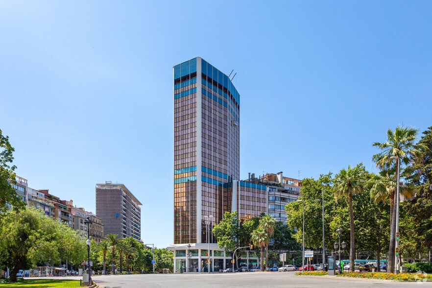 Plaça de Francesc Macià, Barcelone, Barcelona à louer - Photo principale - Image 1 de 15
