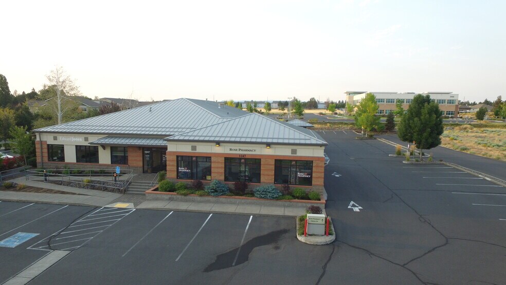 1247 NE Medical Center Dr, Bend, OR à louer - Photo du bâtiment - Image 2 de 5
