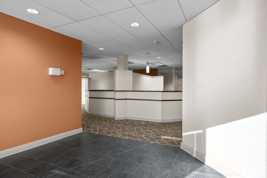 667 Welsh Rd, Huntingdon Valley, PA à vendre - Photo du bâtiment - Image 2 de 29