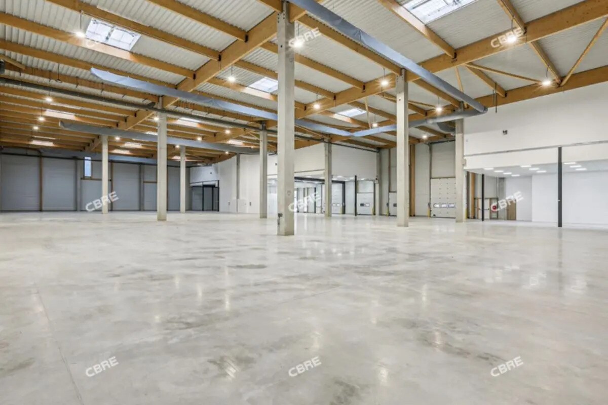 Office in Moissy-Cramayel for lease Interior Photo- Image 1 of 16