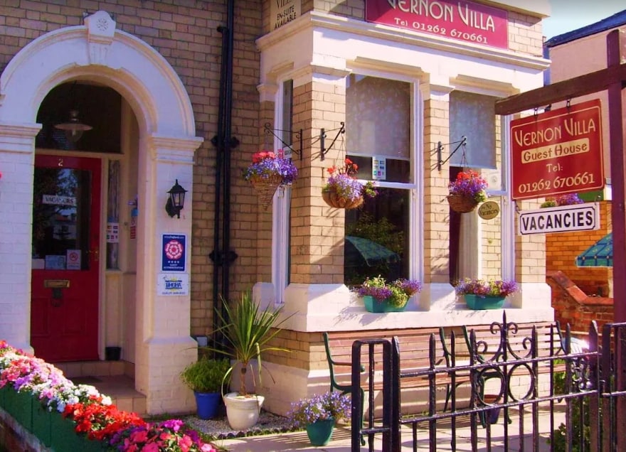 2 Vernon Rd, Bridlington for sale Primary Photo- Image 1 of 2