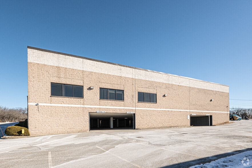 137 Commercial St, Plainview, NY à louer - Photo du bâtiment - Image 2 de 4