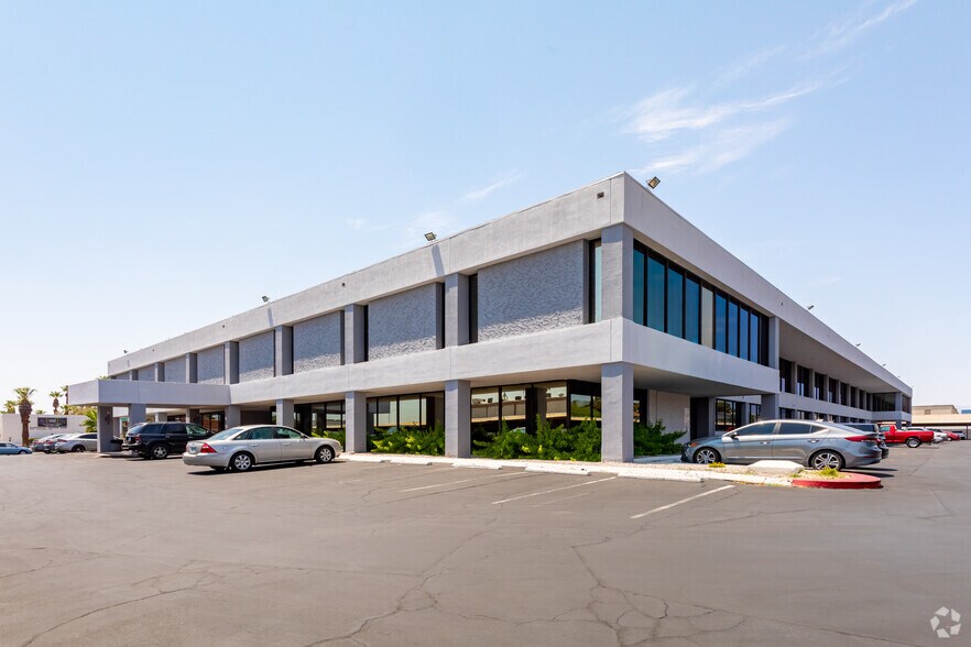 1500 E Tropicana Ave, Las Vegas, NV à louer - Photo du bâtiment - Image 3 de 11