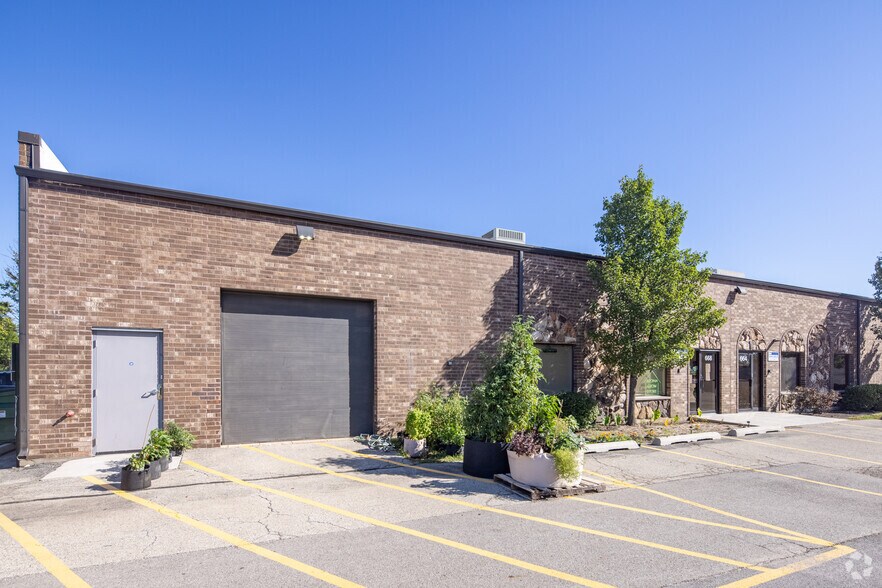 600-668 Wheeling Rd, Wheeling, IL à louer - Photo du bâtiment - Image 3 de 8