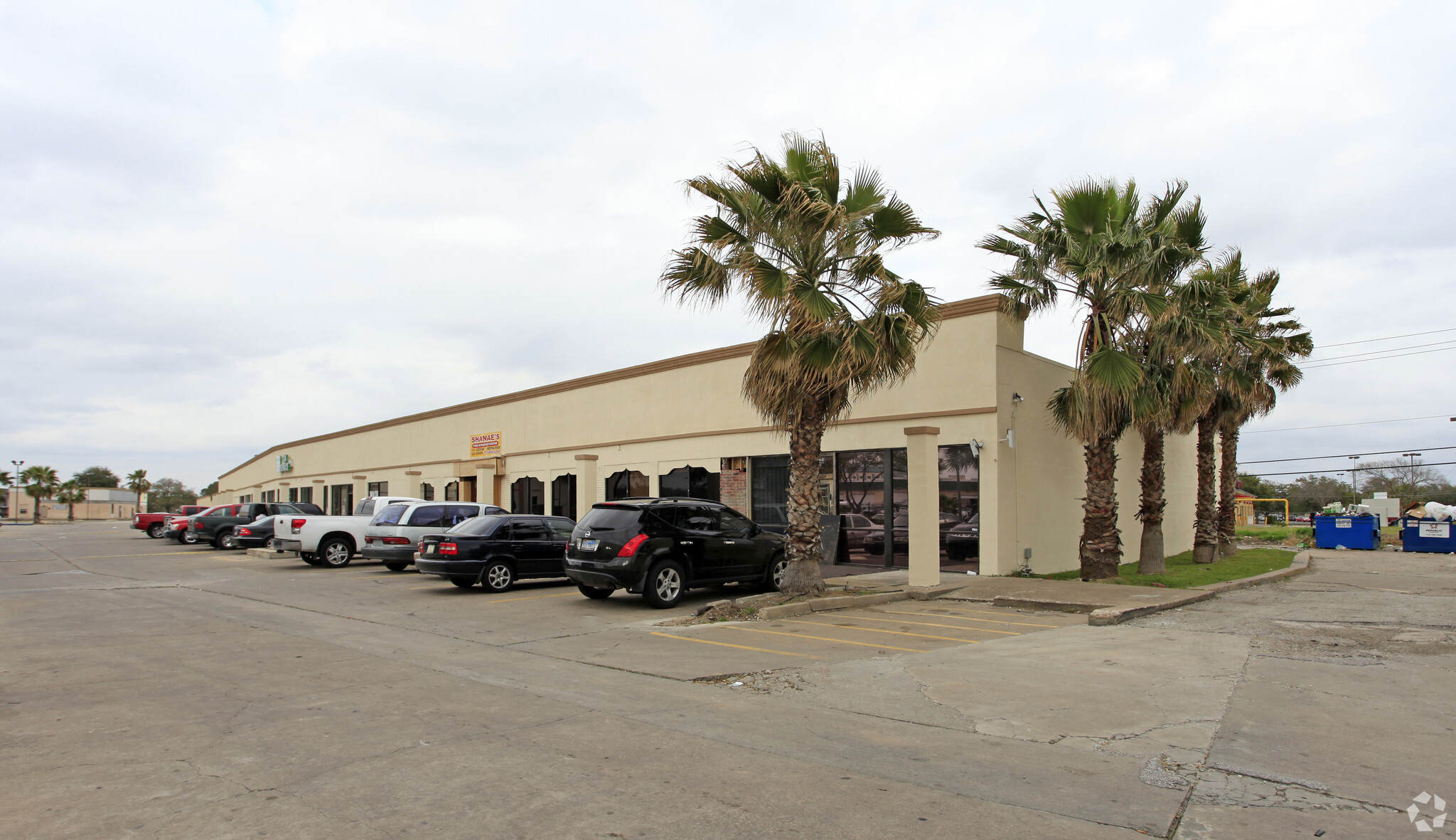 9401 Country Creek Dr, Houston, TX for lease Primary Photo- Image 1 of 8