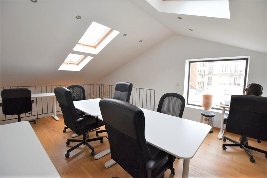 34 A Rue Des Vinaigriers, Paris for lease - Building Photo - Image 3 of 8