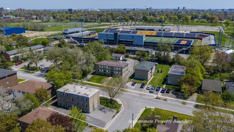 304 Yonge St, Kingston, ON à vendre - Aérien - Image 3 de 11