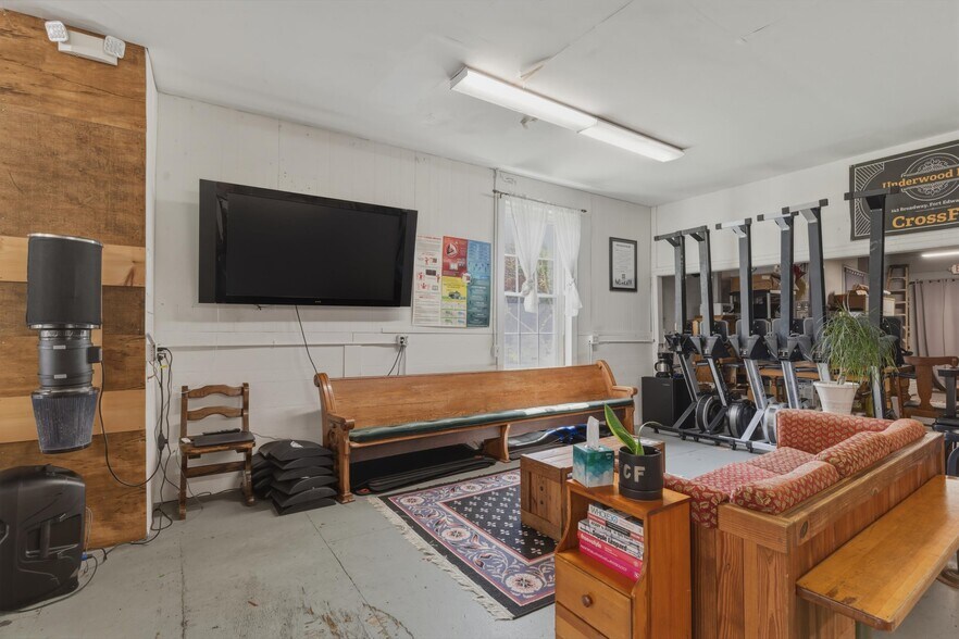 143 Broadway, Fort Edward, NY à vendre - Photo du bâtiment - Image 3 de 46