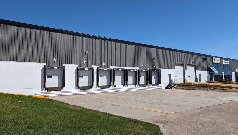 15303-15311 128 Av NW, Edmonton, AB à louer - Photo du bâtiment - Image 3 de 4