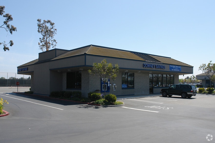 7211 Warner Ave, Huntington Beach, CA for lease - Building Photo - Image 2 of 8