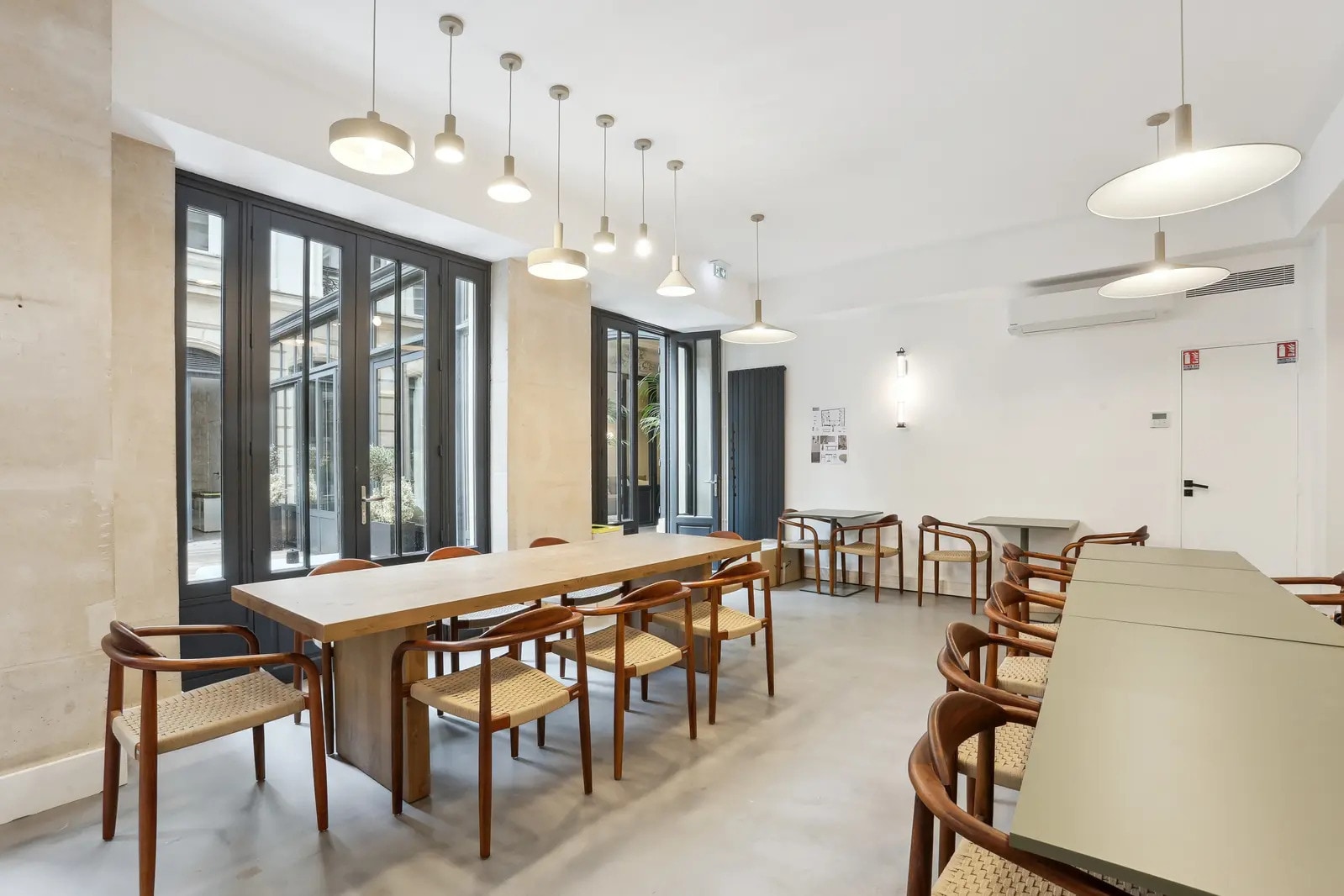 33 Rue De Châteaudun, Paris for lease Interior Photo- Image 1 of 7