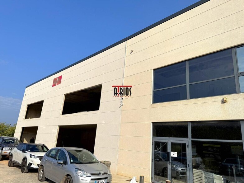 Office in Brignoles for lease - Building Photo - Image 2 of 5