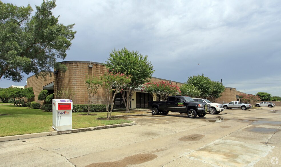 15660 W Hardy Rd, Houston, TX for lease - Primary Photo - Image 1 of 7