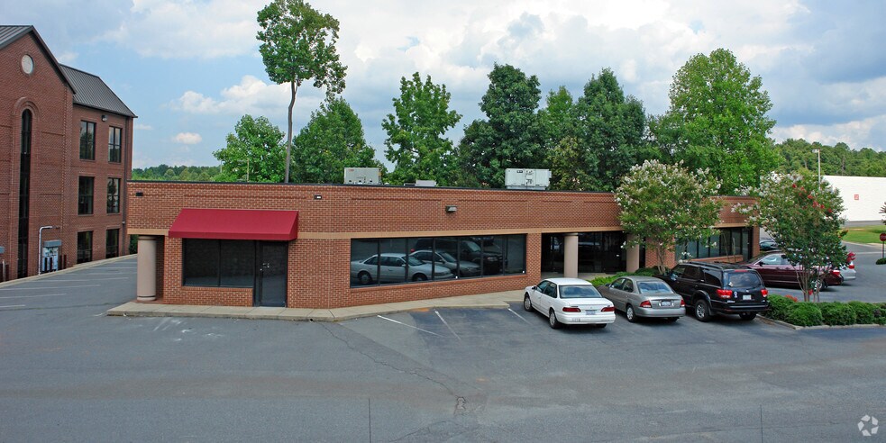 10610 Independence Pointe Pky, Matthews, NC à vendre - Photo principale - Image 1 de 8