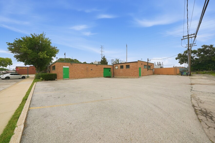 800 E 31st St, La Grange Park, IL for lease - Building Photo - Image 3 of 19