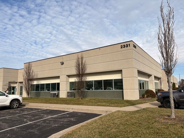 2331 Fortune Dr, Lexington, KY à louer - Photo du bâtiment - Image 2 de 9